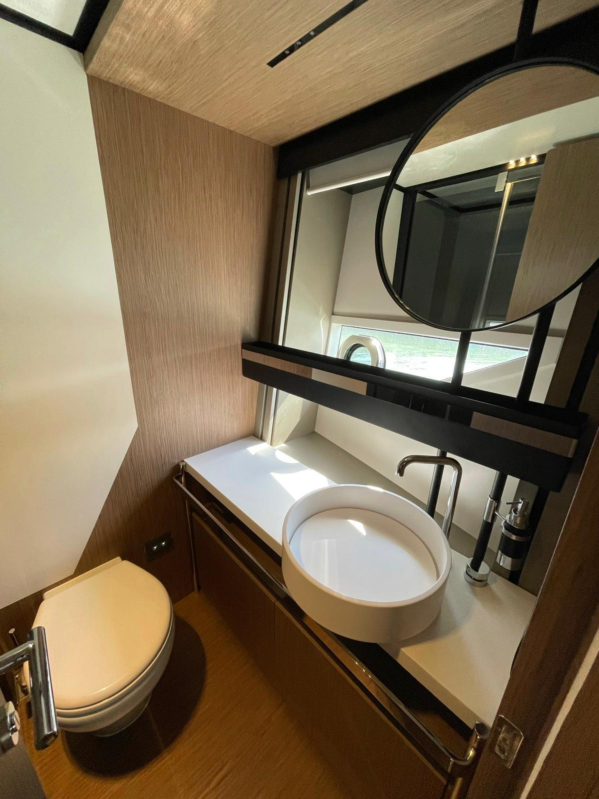 2021 FERRETTI YACHTS 720 